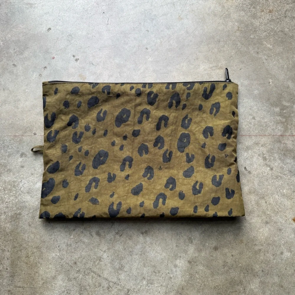 BAGGU Leopard Print Go Pouch in Olive and Black